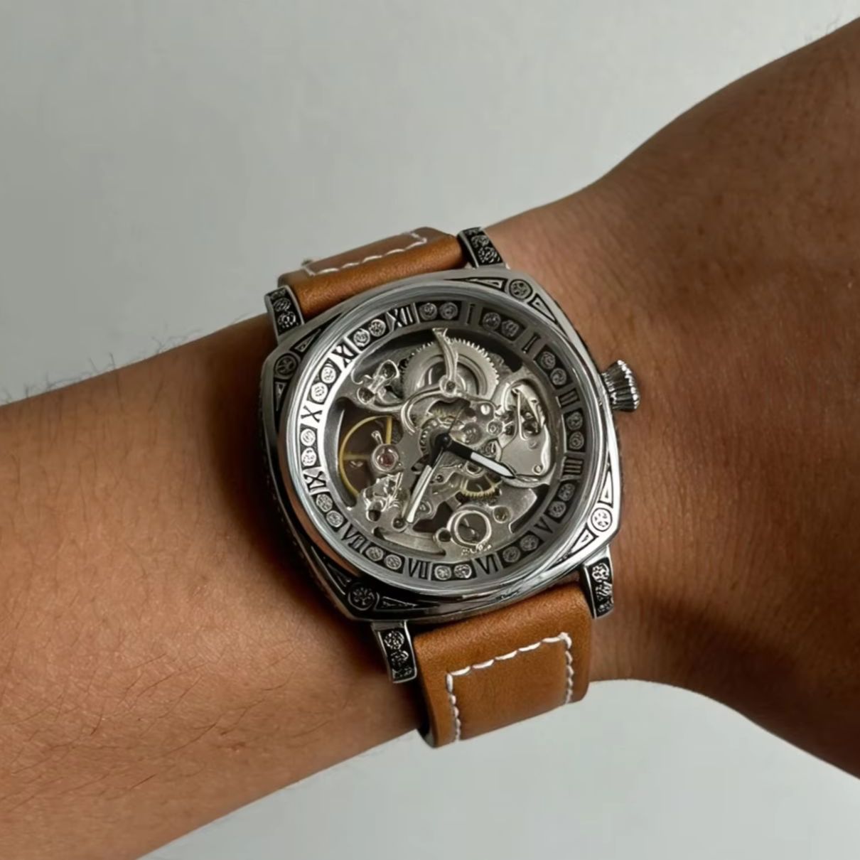 Luxury Watch It - ساعة ميكانيكية جديدة بتصميم هيكل عظمي