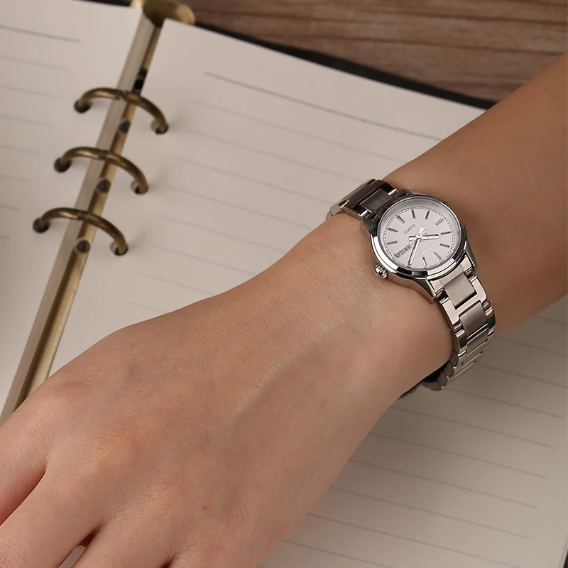 ساعة يد نسائية فاخرة من BERNY  - مراجعة Luxury Watch Japan وسعره