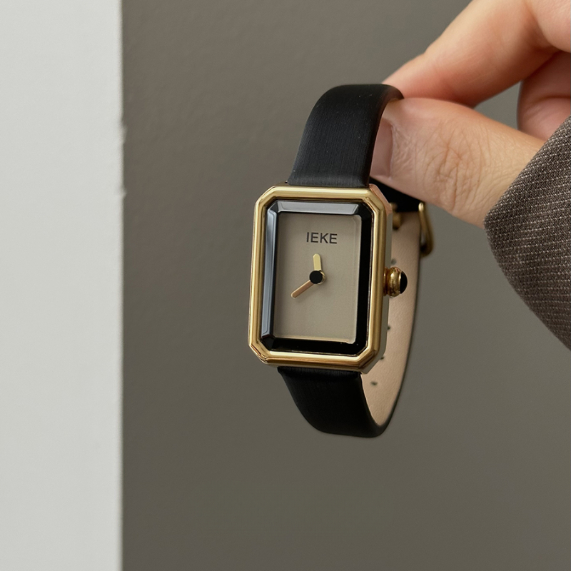 ساعة كوارتز نسائية فاخرة بتصمي - مراجعة Luxury Watch Face وسعره