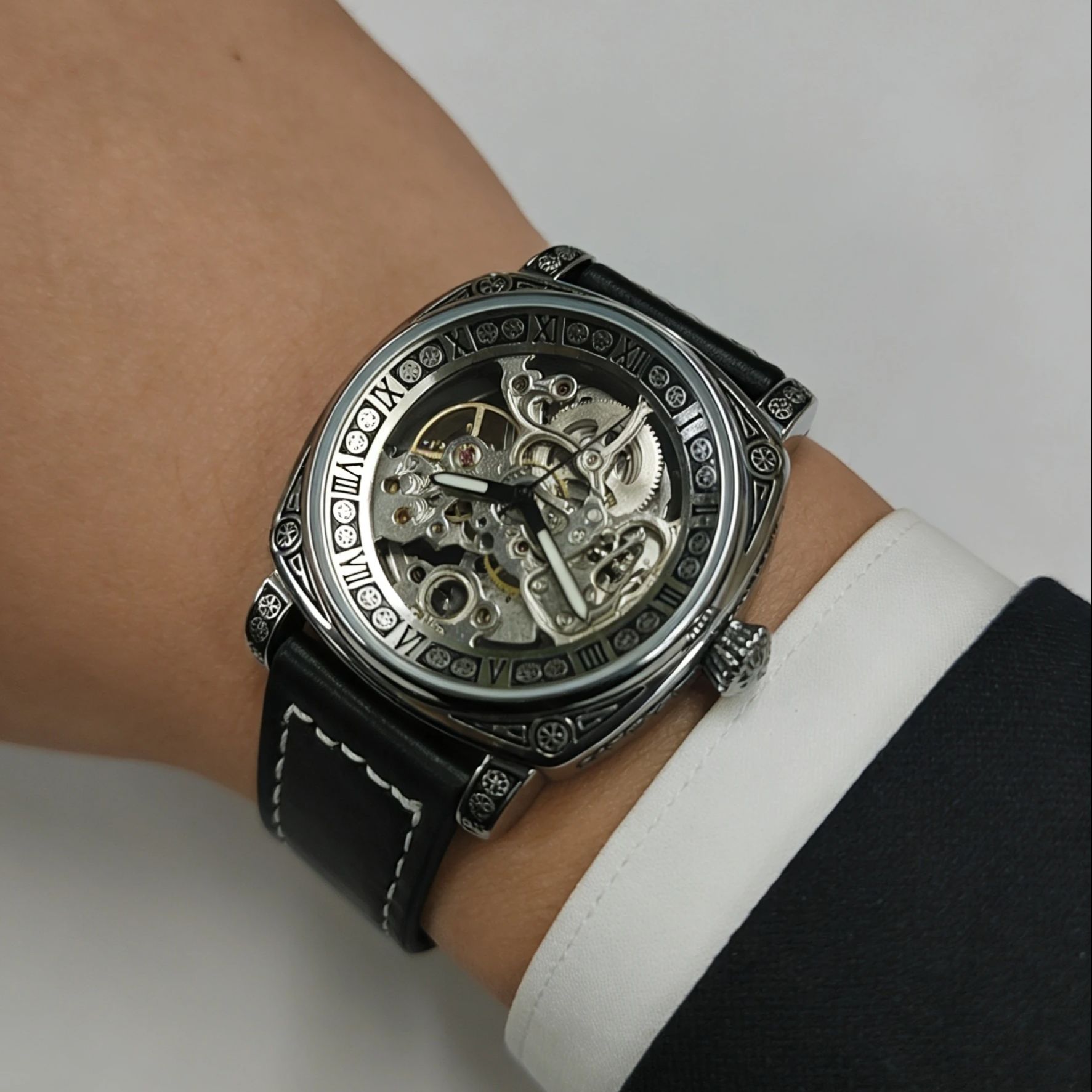 ساعة ميكانيكية جديدة بتصميم هي - مراجعة Luxury Watch It وسعره