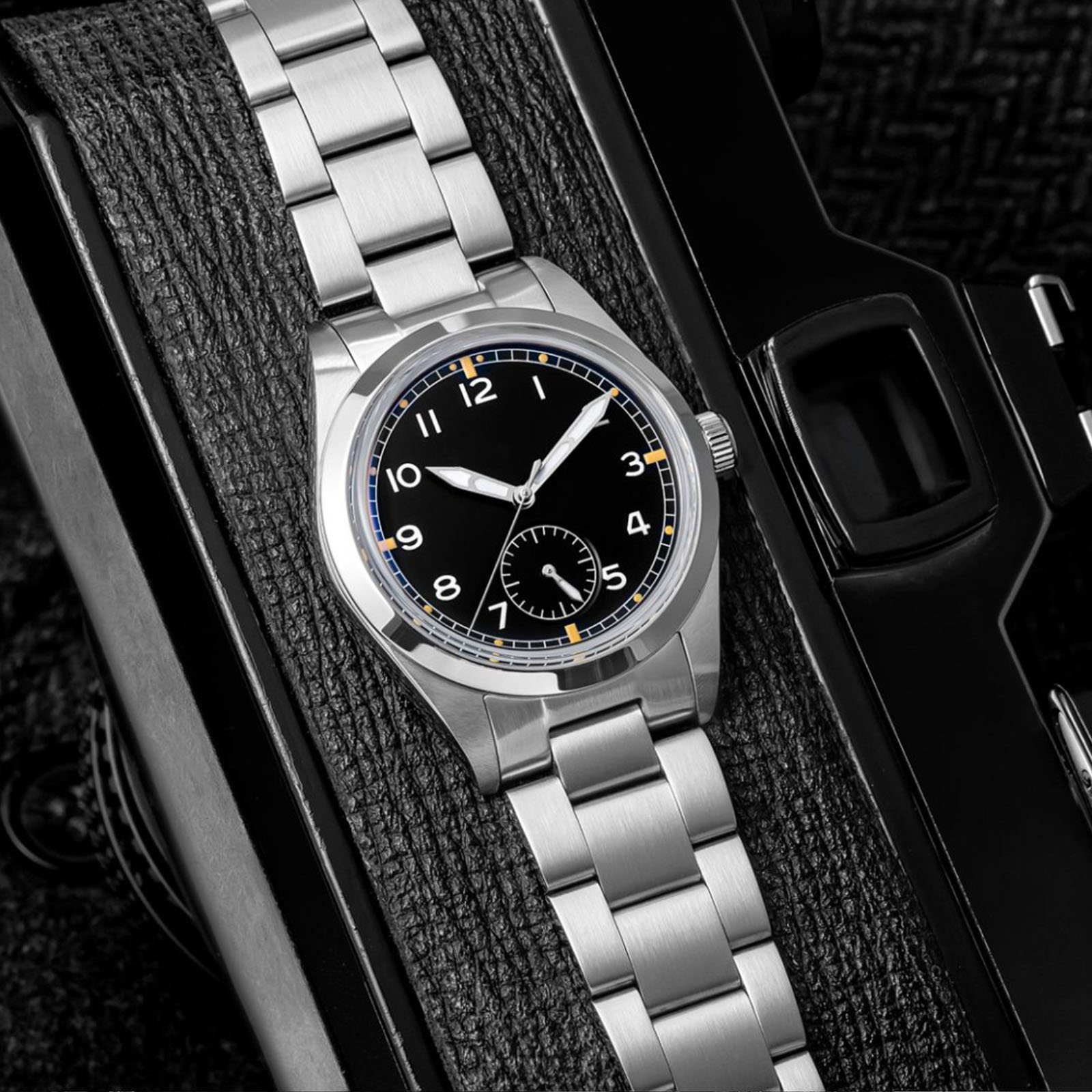 ساعة يد ADDIESDIVE من الفولاذ  - مراجعة Luxury Watch It وسعره