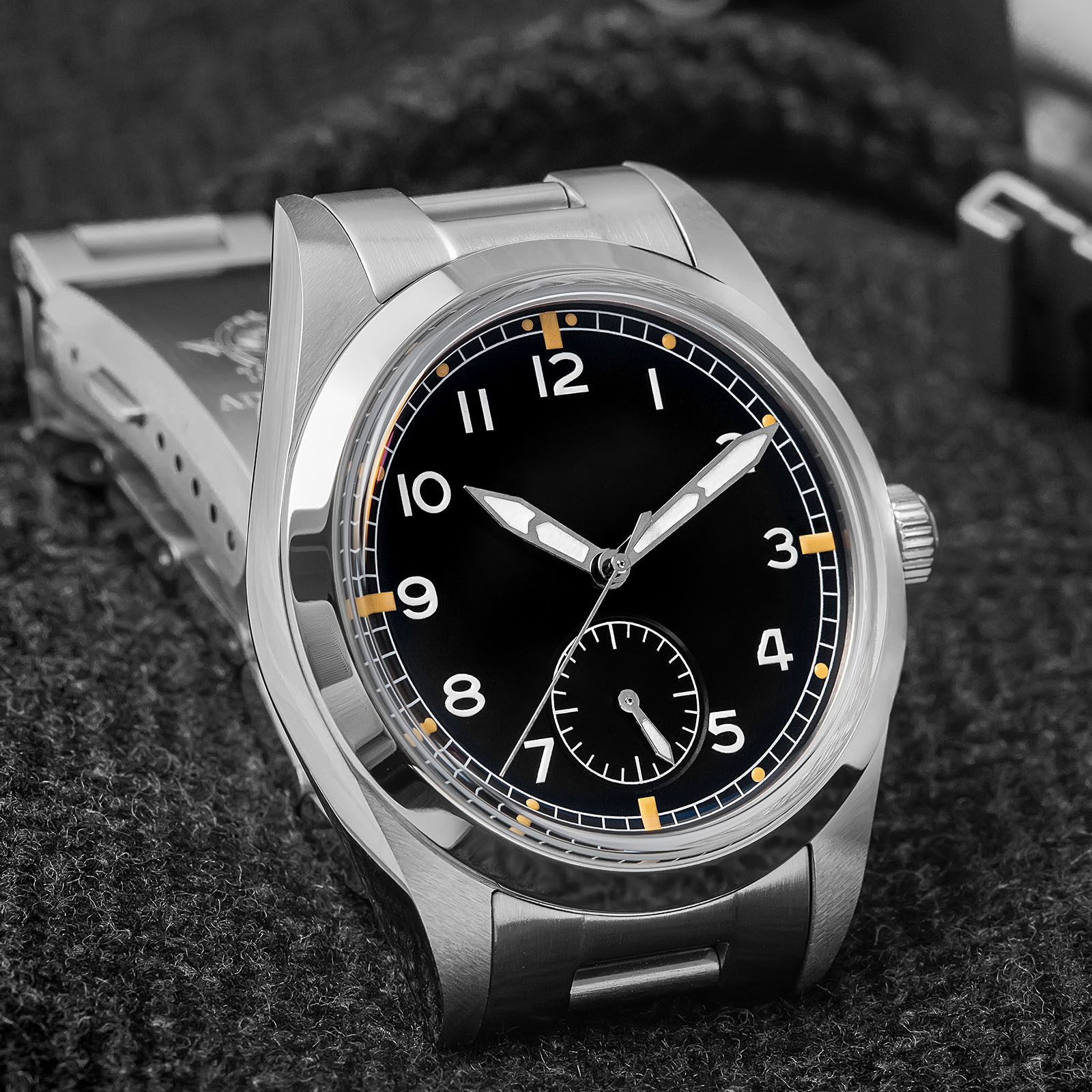 ساعة يد ADDIESDIVE من الفولاذ  - مراجعة Luxury Watch It وسعره